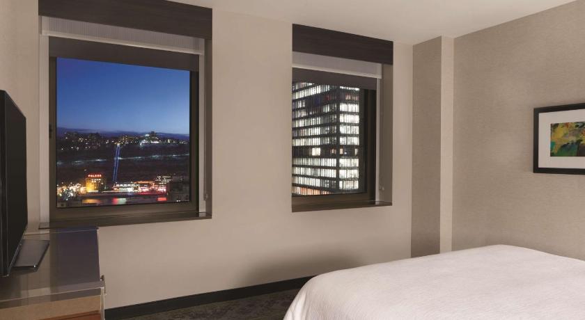 Image of 2 Room Suite-1 King Bed-river View 4