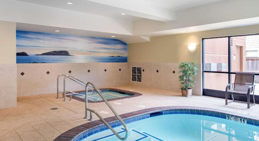 Hampton Inn and Suites Arcata photo