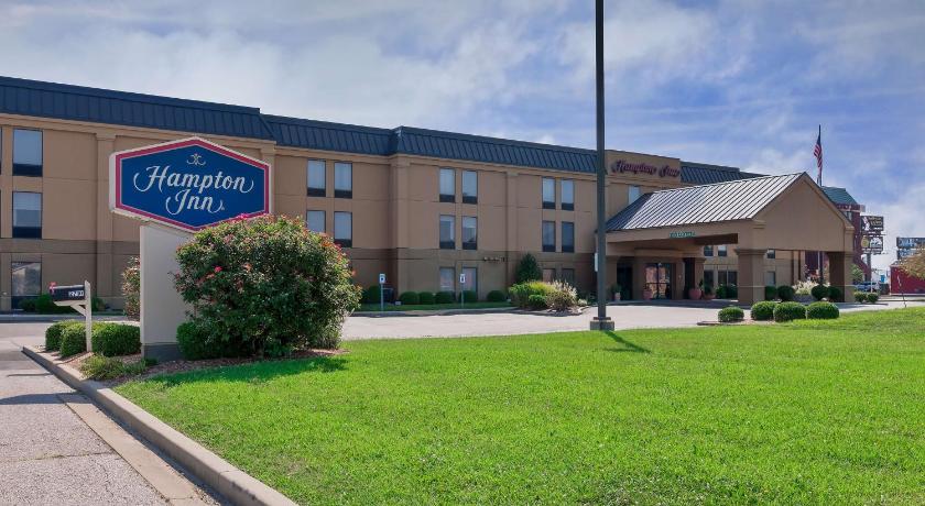 Hampton Inn Marion photo