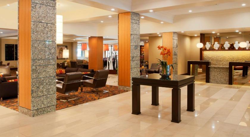 DoubleTree by Hilton Hotel St. Louis Chesterfield photo