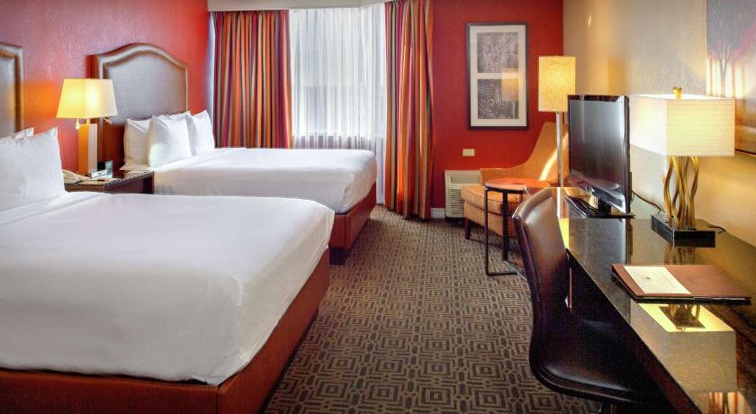 DoubleTree by Hilton Hotel St. Louis Chesterfield photo