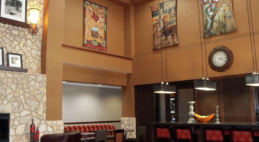 Hampton Inn & Suites Stephenville photo