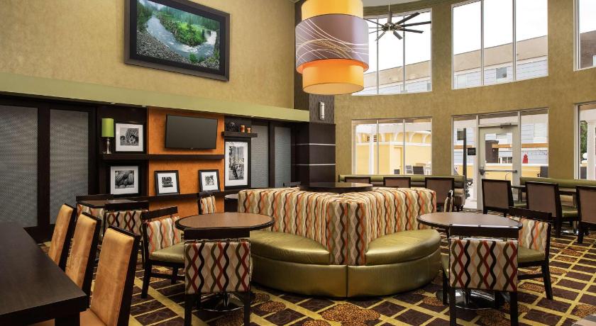 Hampton Inn & Suites Lake City photo