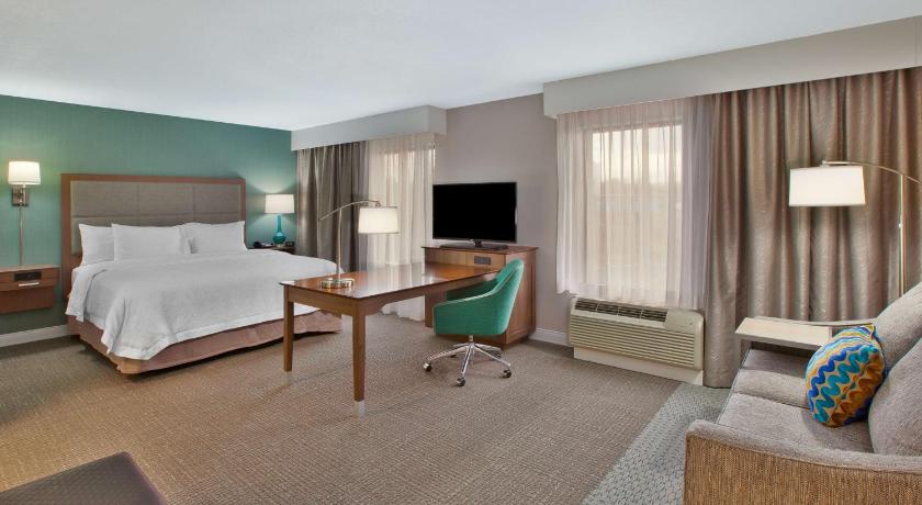 Hampton Inn & Suites Alliance photo