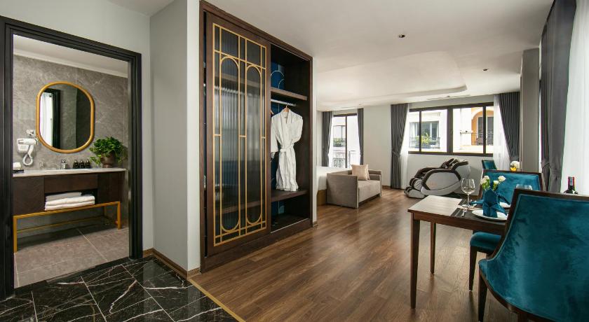 Image of May De Ville Grand Suite with Balcony 5