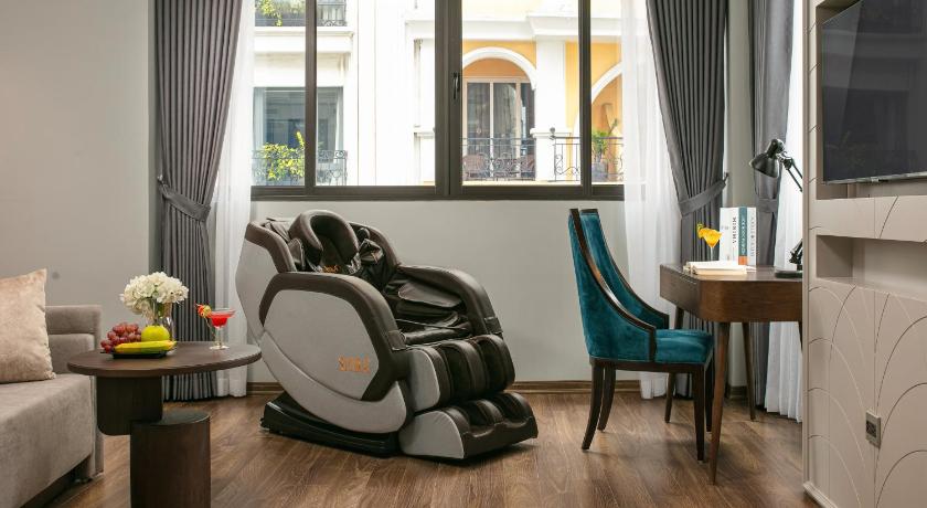 Image of May De Ville Grand Suite with Balcony 8