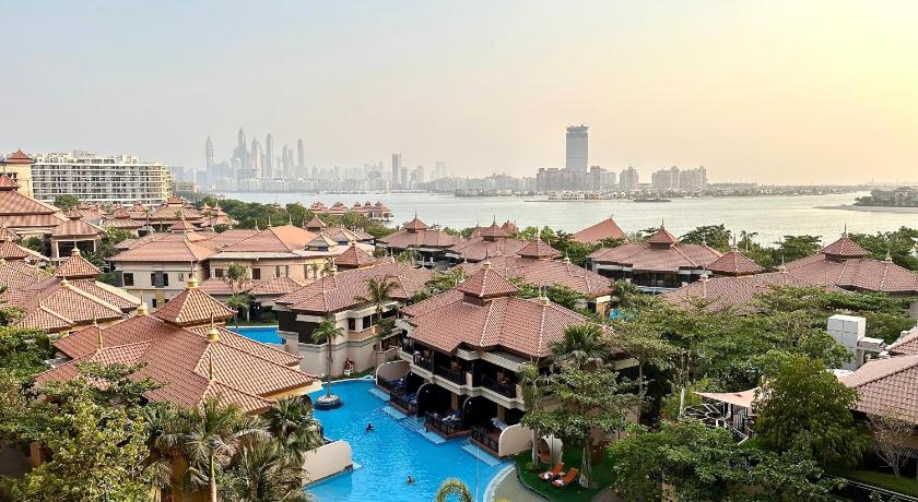 Lux BnB I Palm Jumeirah Resort I Palm Views - main image