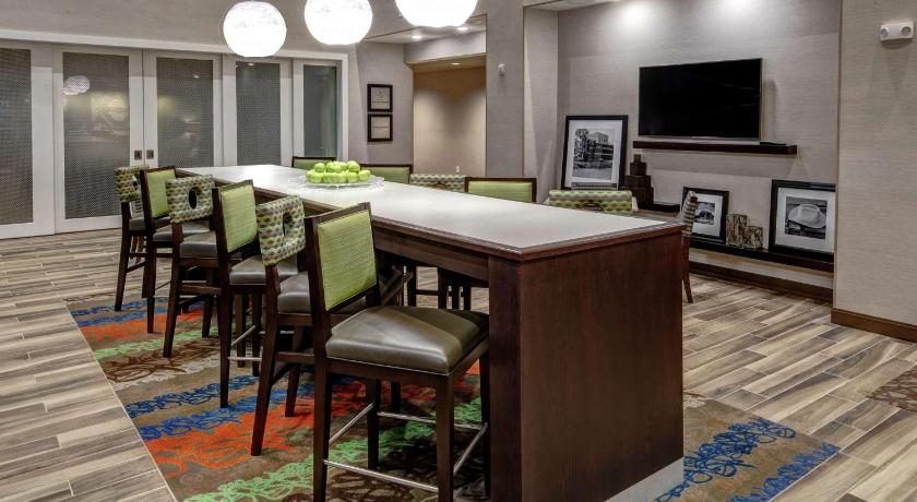 Hampton Inn & Suites Culpeper photo