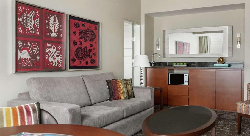 Image of 2 DOUBLE BEDS 1 BEDROOM SUITE - LIVING ROOM 3