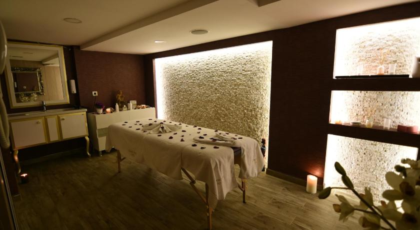 Diamond Royal Hotel - image 10