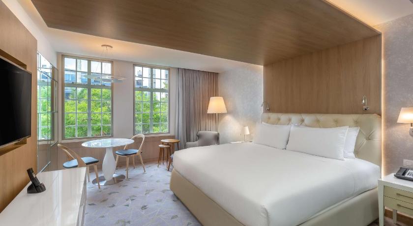 Image of 1 King Bed Corner Room 0