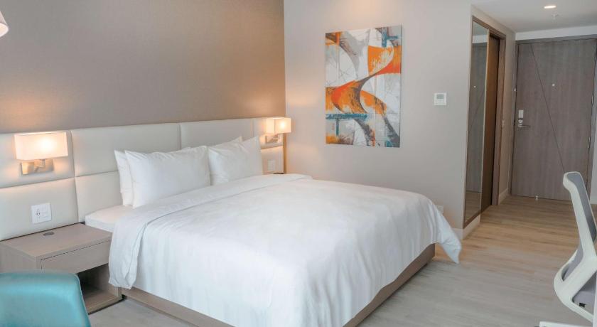 Image of 1 King Bed 1