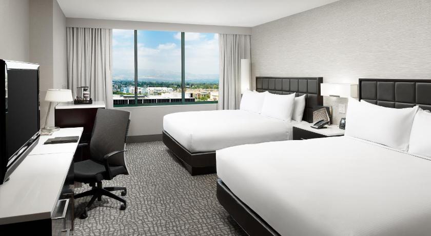 Image of 2 King Beds 0