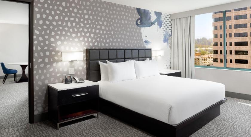 Image of 1 KING BED 2 ROOM DLX STE W/ LIVG RM AND BDRM 0
