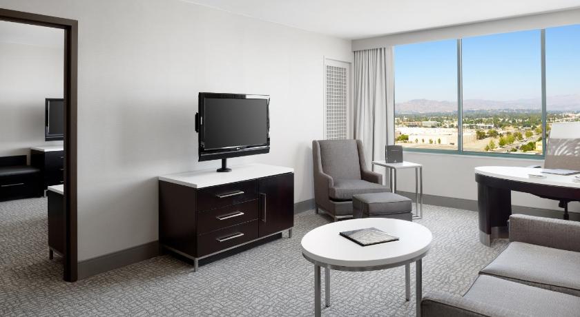 Image of 1 KING BED 2 ROOM DLX STE W/ LIVG RM AND BDRM 1