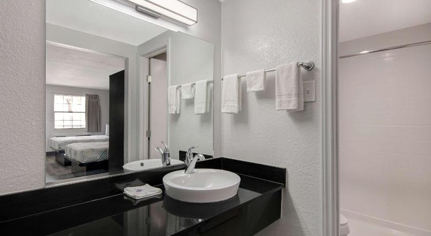 Motel 6-San Antonio, TX - Northwest Medical Center photo