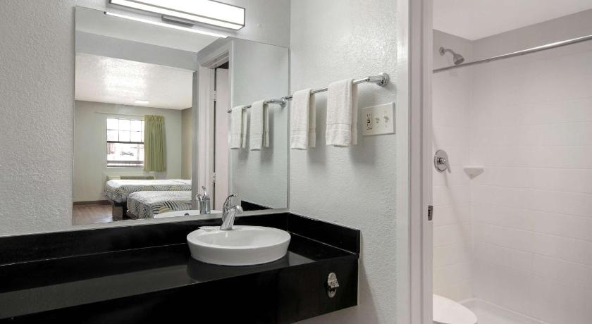 Motel 6-San Antonio, TX - Northwest Medical Center photo