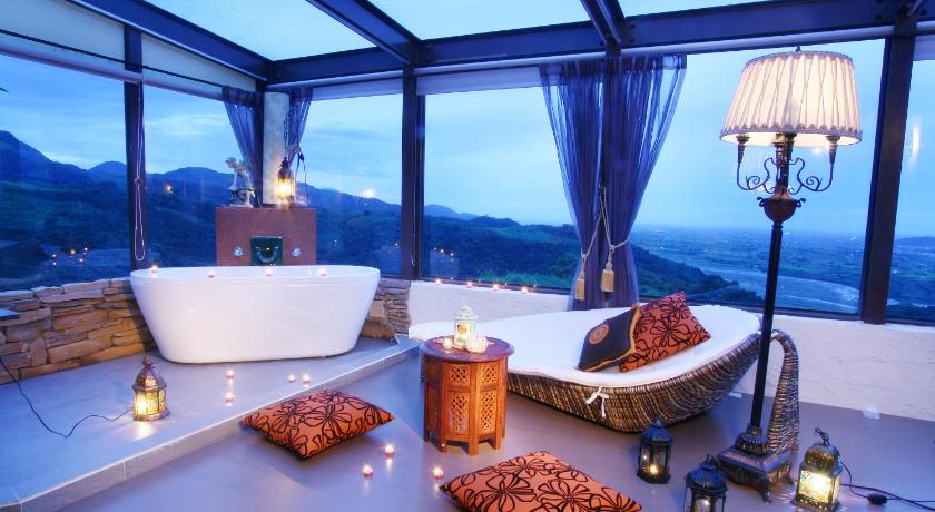 Image of Standard Suite Balcony 3