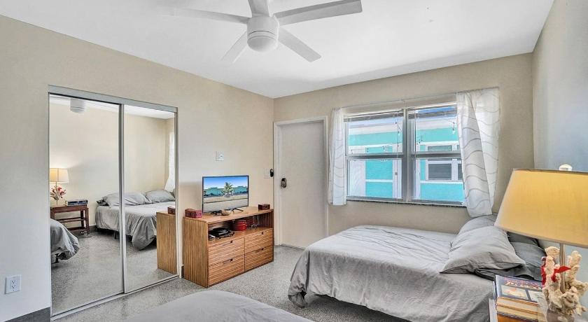 Gorgeous Studio,1Bath, Hollywood Beach, Free Parking photo
