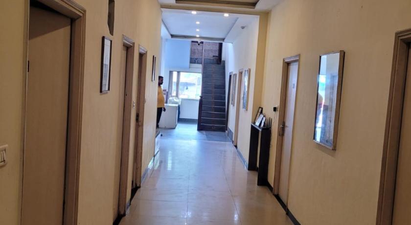 Hotel Ranjeet photo