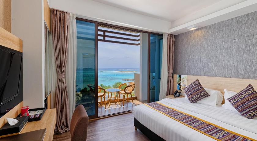 Image of Deluxe Double Room with Balcony and Sea View 5