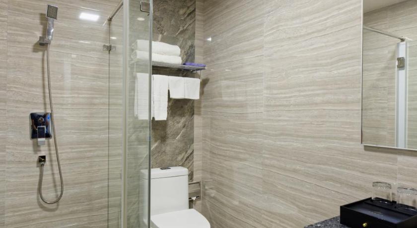 Image of Standard Room without Window or Balcony 9