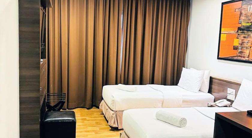 Image of Deluxe Twin 6