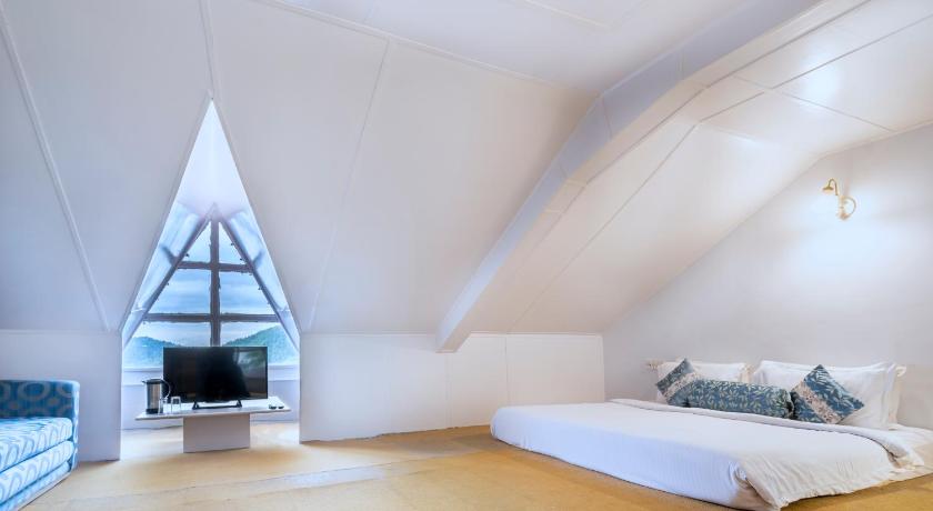 Image of Royal Executive Suite Room With Balcony & Valley View 1