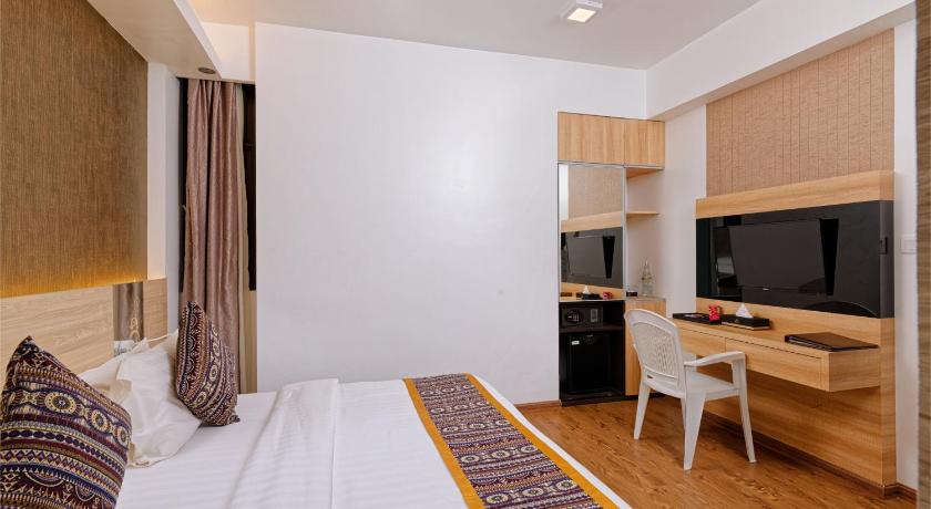 Image of Standard Room without Window or Balcony 4