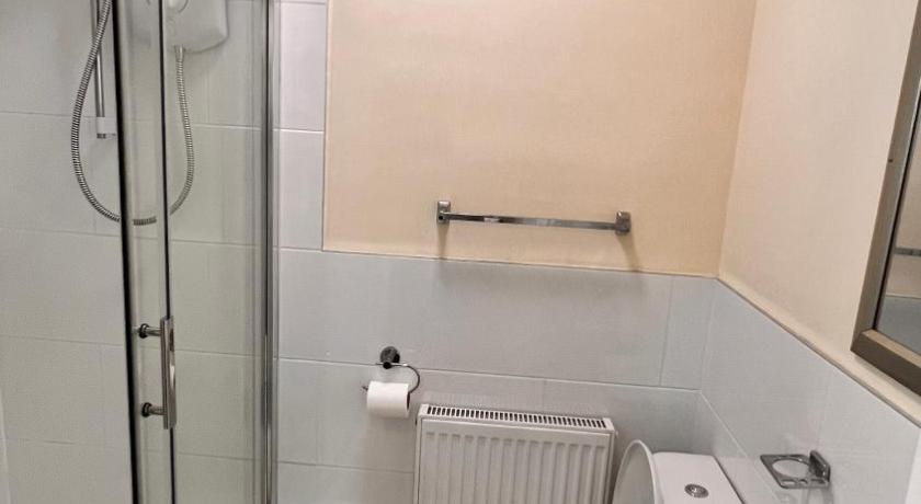 Image of Quadruple Room with Shower 3