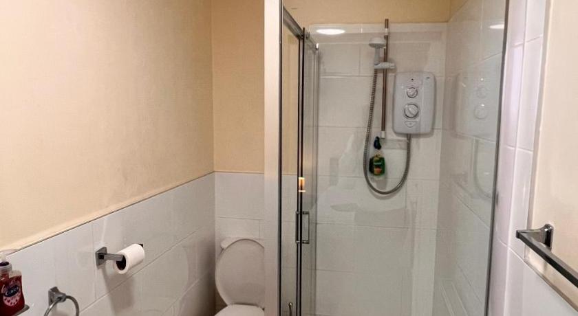 Image of Quadruple Room with Shower 2
