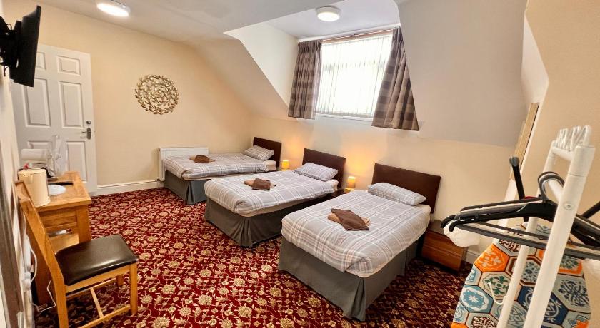 Image of Triple Room with Shower 1