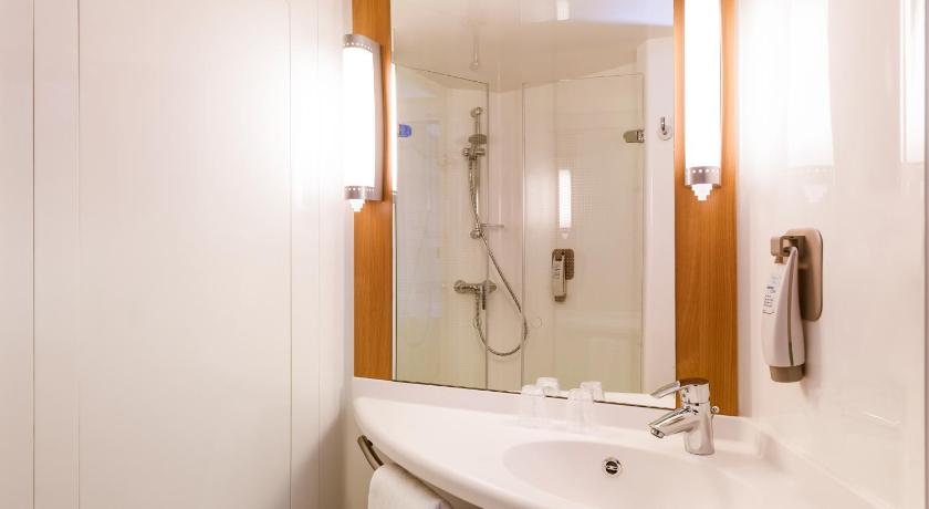 Image of Standard Twin Room - Accessible Room 3