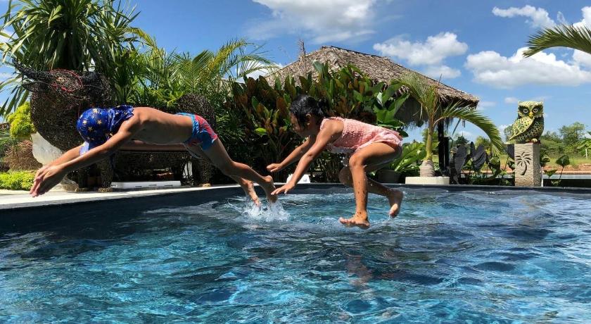 孔敬 ปีกไม้วิลล่าบ้านMaya-มายา 3星级 酒店 泳池