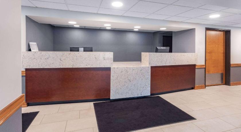 Baymont by Wyndham Brooklyn Center photo