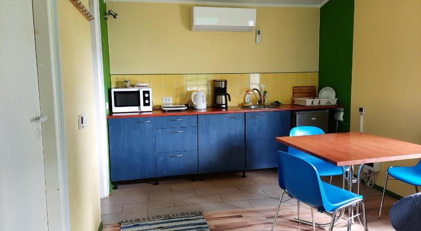 カラステ Willipu peremajad 4つ星 シングルルーム 客室