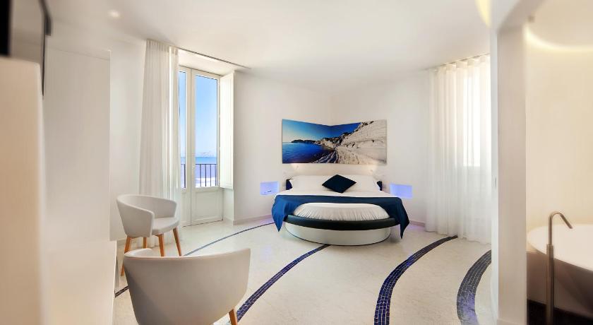Фото: Полулюкс с видом на море (Junior Suite with Sea View) 0