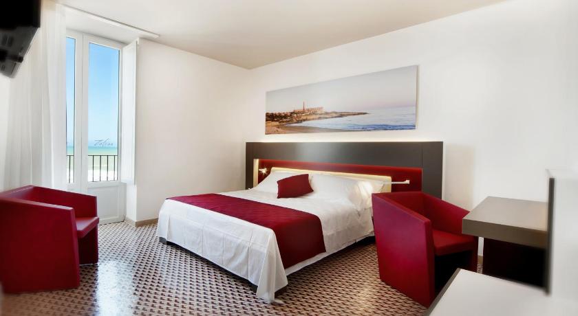 Фото: Двухместный номер «Престиж» с 1 кроватью и видом на море. (Prestige Double Room with Sea View) 4