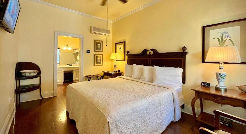 Anchuca Historic Mansion & Inn photo