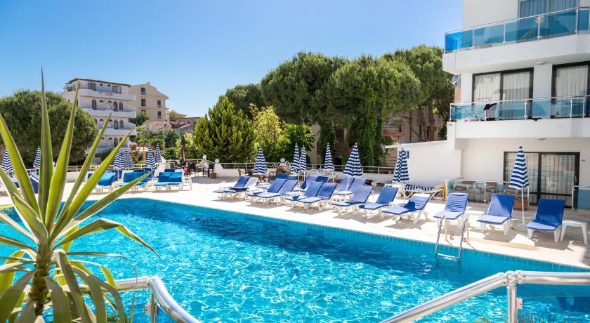 Ponz Hotel - image 10