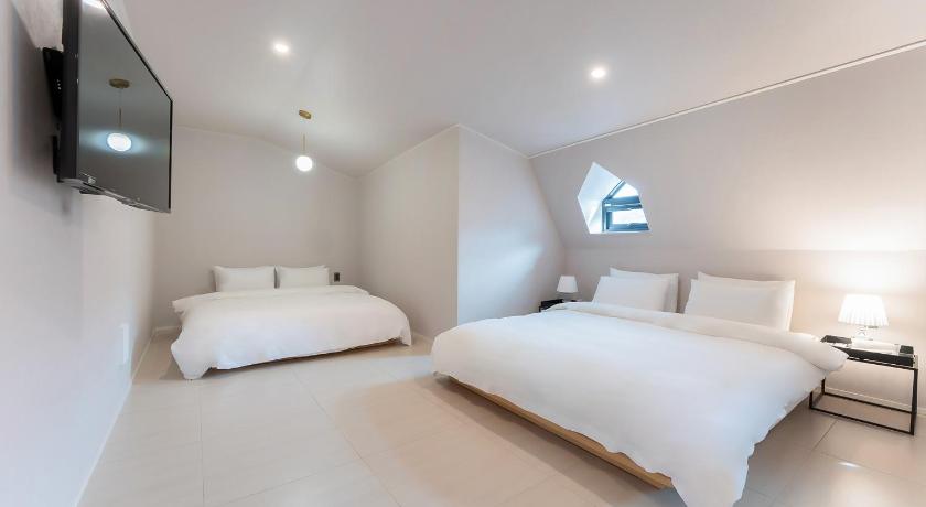 Image of Rooftop 2-Bedroom Suite 0