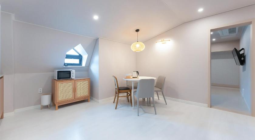 Image of Rooftop 2-Bedroom Suite 11