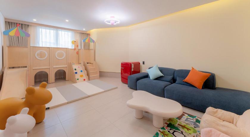 Image of Family Junior Suite with 2 people breakfast 6