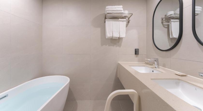 Image of Family Junior Suite with 2 people breakfast 10