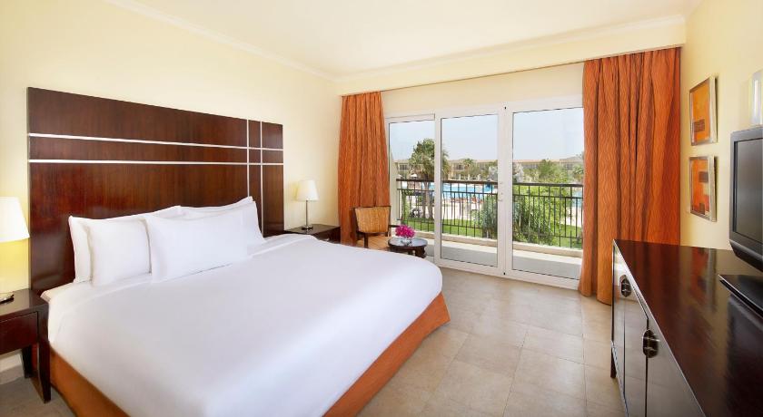 Image of Mountainside King Deluxe Suite Pool View 0