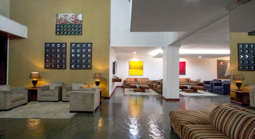 a living room filled with lots of furniture, Bristol Exceler Campo Grande in Campo Grande