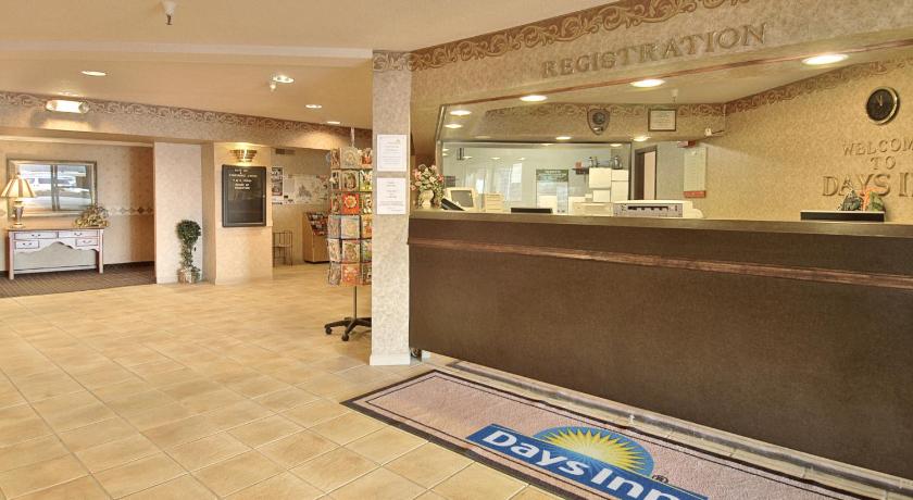 Days Inn & Suites by Wyndham Bridgeport - Clarksburg photo