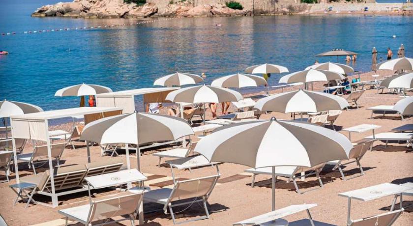 Hotel California by Aycon — Hotel in Budva