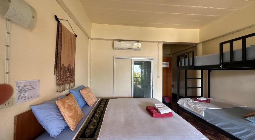 Image of Family Room 9