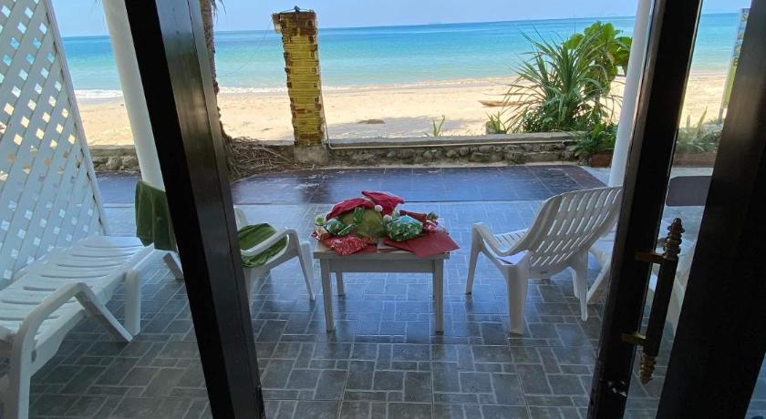 Image of Double Room with Beach View 4